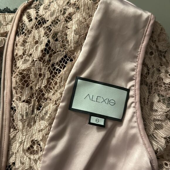 NWOT Alexis Addie Bell Sleeve Ruffle Lace Blouse in Blush/Black. Size XS. - Picture 8 of 9